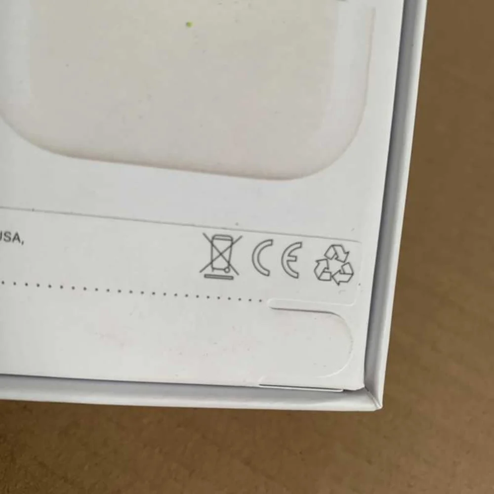 Brand new Apple earphones 2nd generation & wireless charging case